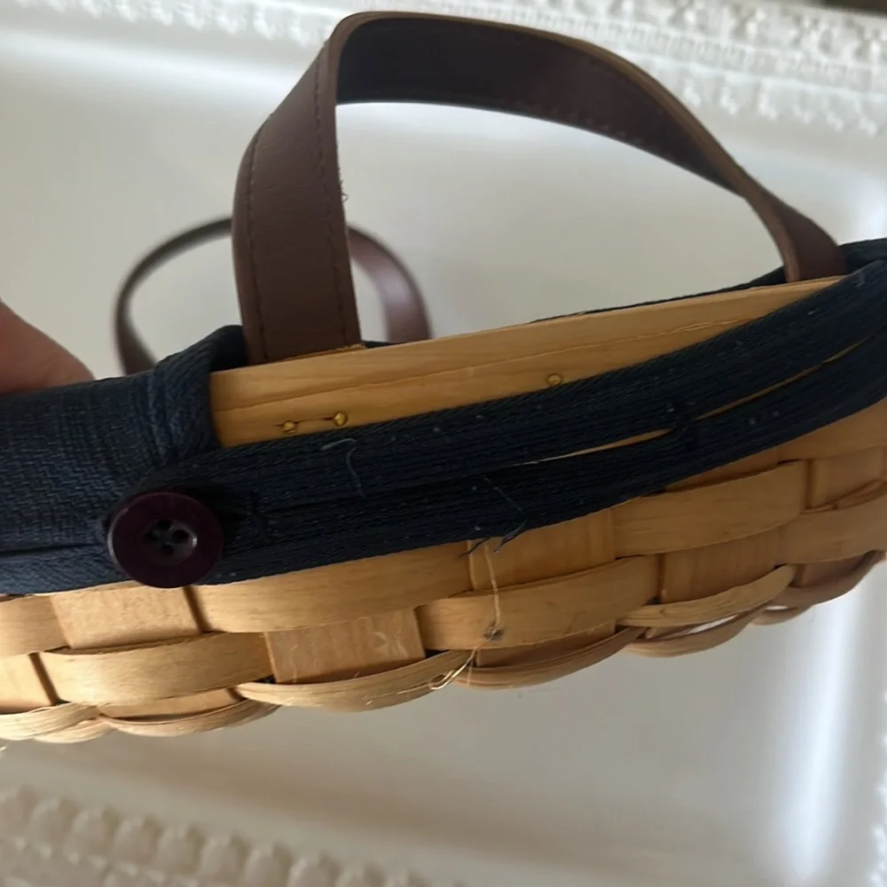 EUC Taskets Renaissance 11 inch round basket with blue liner and leather…